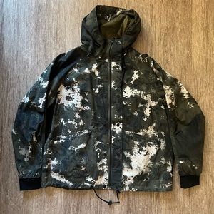 Zara
Large
Camo
Rain Jacket
